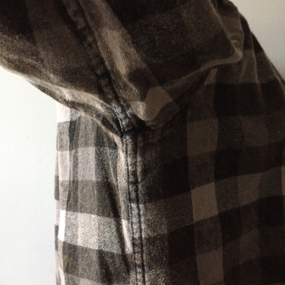 UO | Urban Renewal Off-Shoulder Button down Shirt - Picture 5 of 11